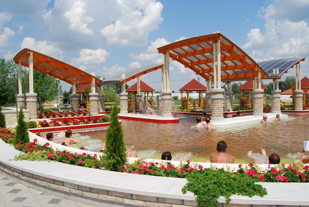 Hotel Termal Tiszaújváros Exterior foto